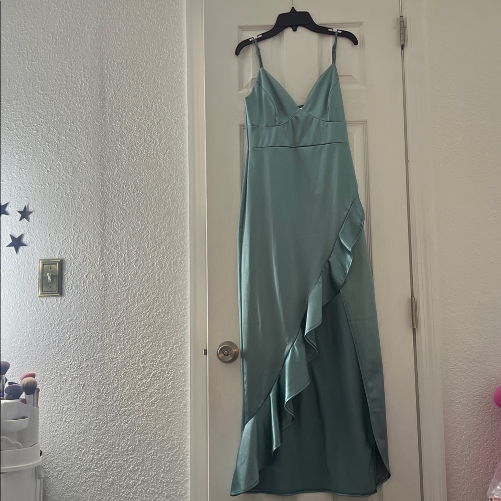 Chic Teal Ruffle Evening Gown